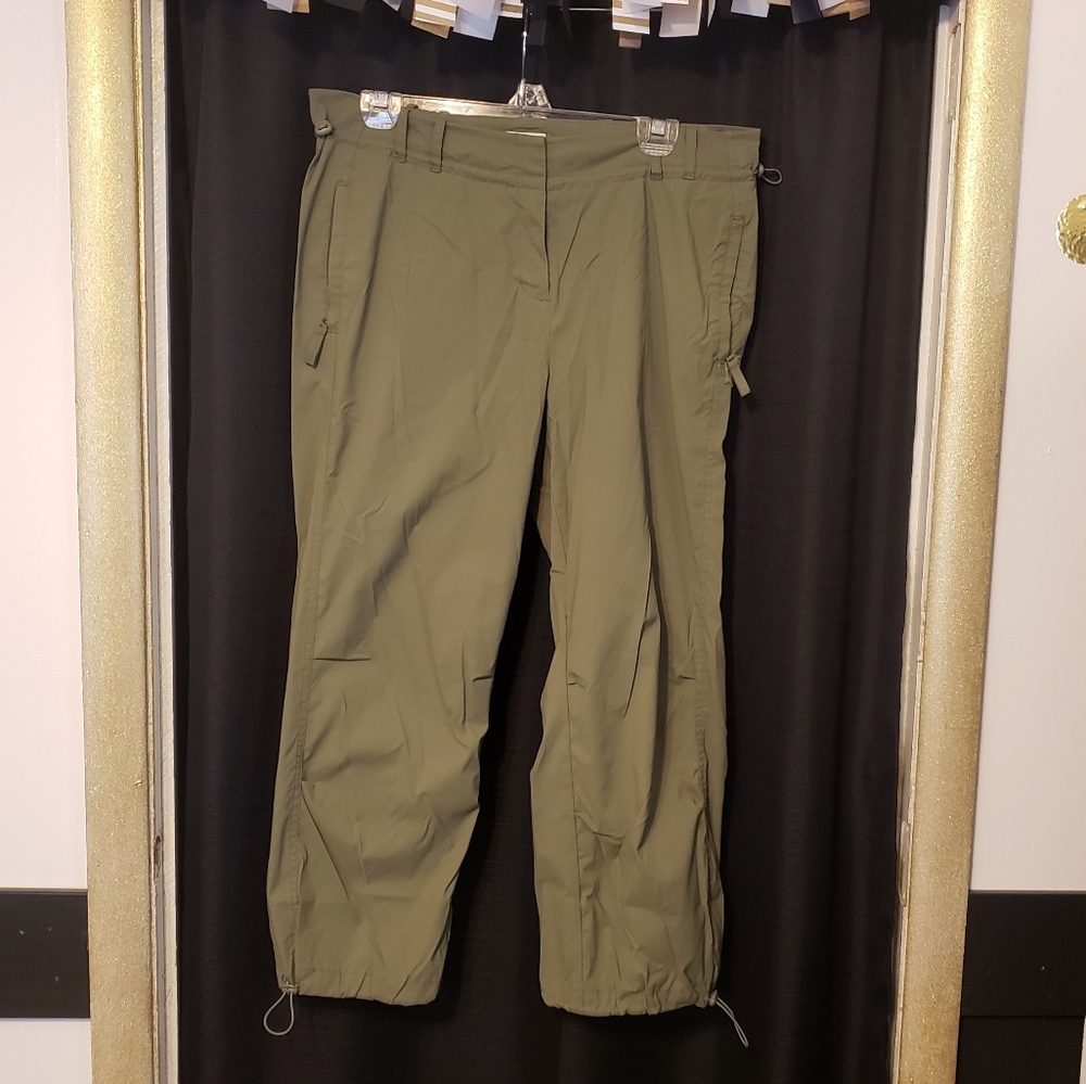 Olive green j.jill adjustable capri wind pants